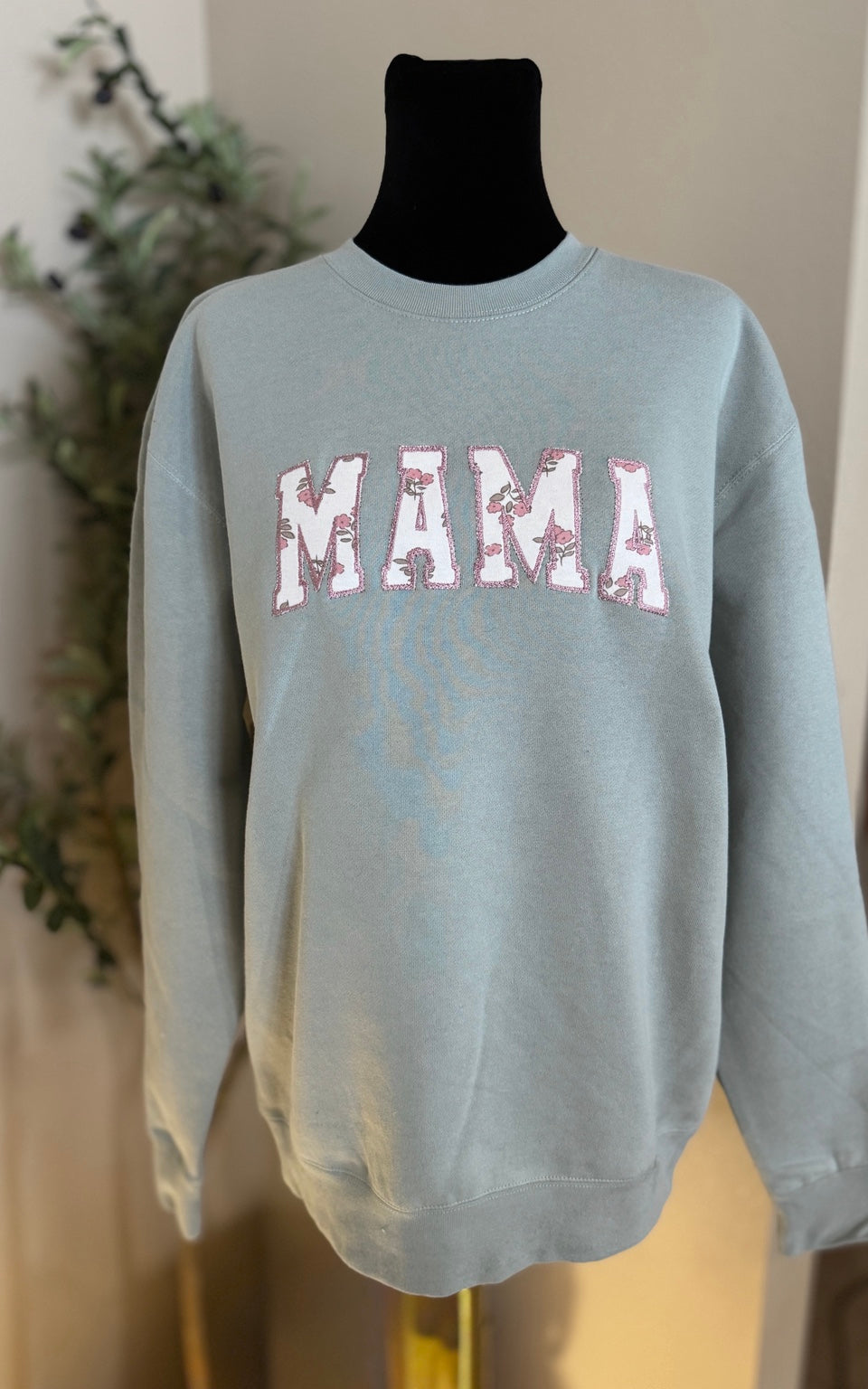 Floral Appliqué Mama Sweatshirt – Minimalist Cozy Mom Style